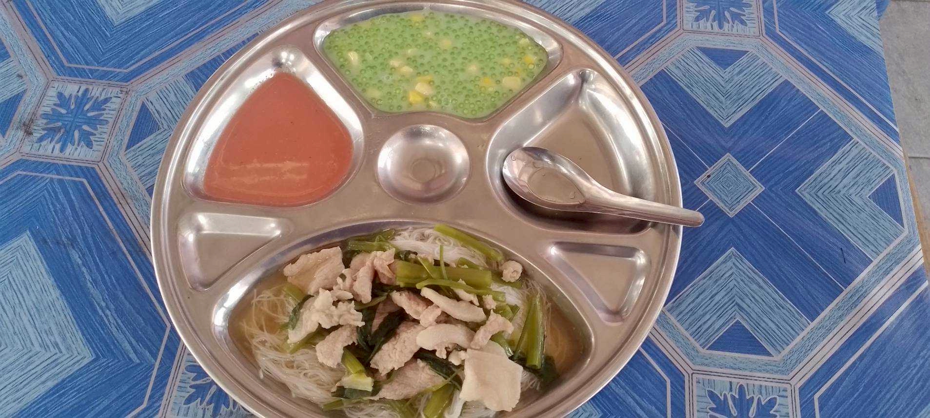 เส้นหมี่น้ำใสหมูดำ