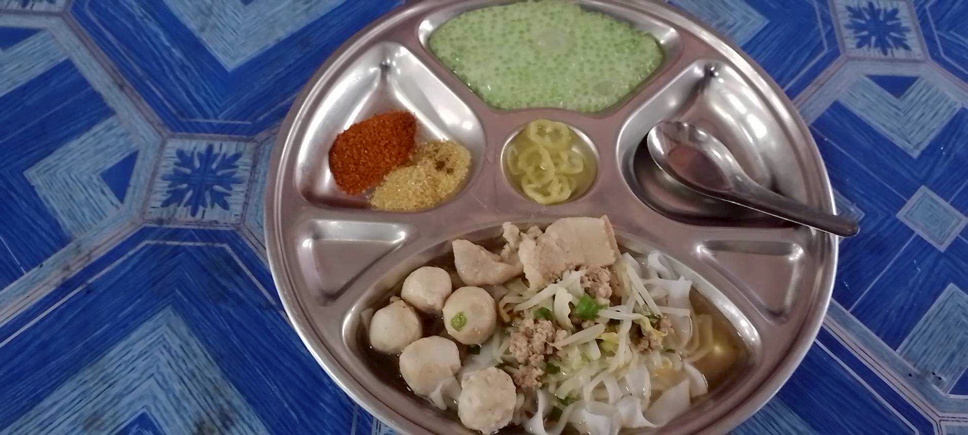 ก๋วยเตี๋ยวลูกชิ้นหมูสับ